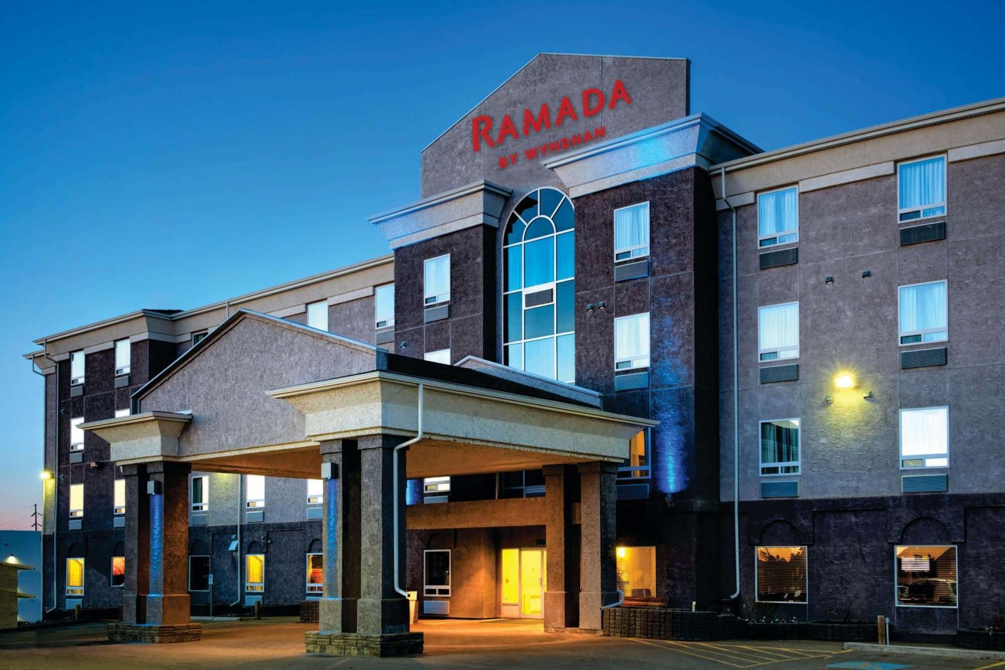 Ramada By Wyndham Prince Albert Bagian luar foto