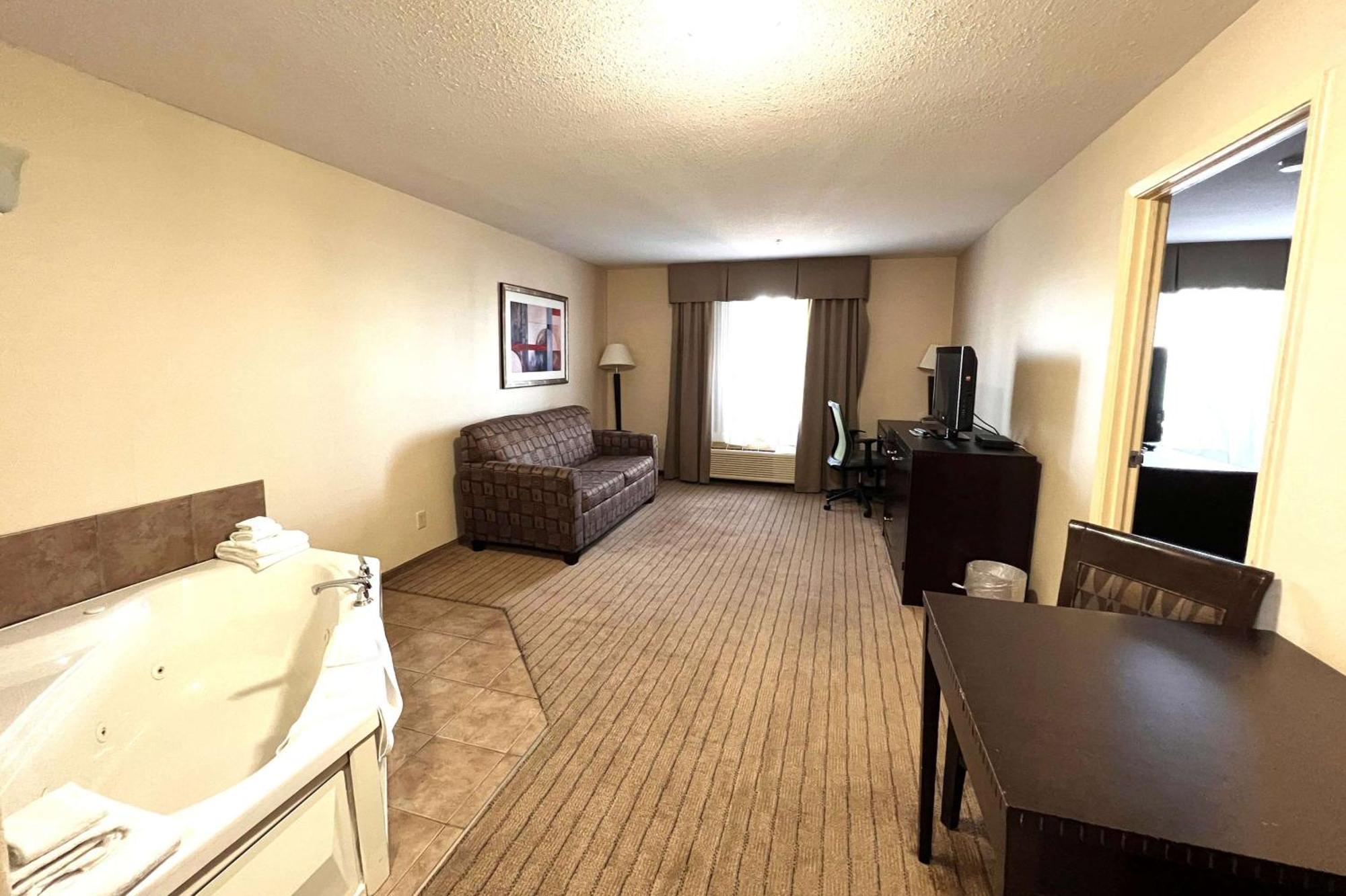 Ramada By Wyndham Prince Albert Bagian luar foto