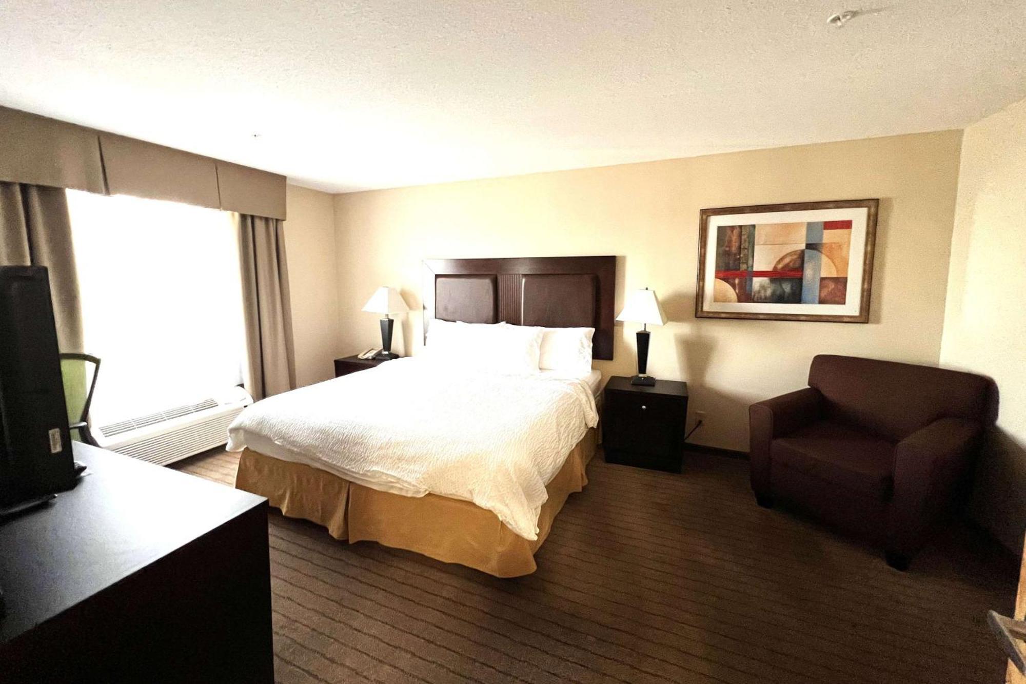 Ramada By Wyndham Prince Albert Bagian luar foto