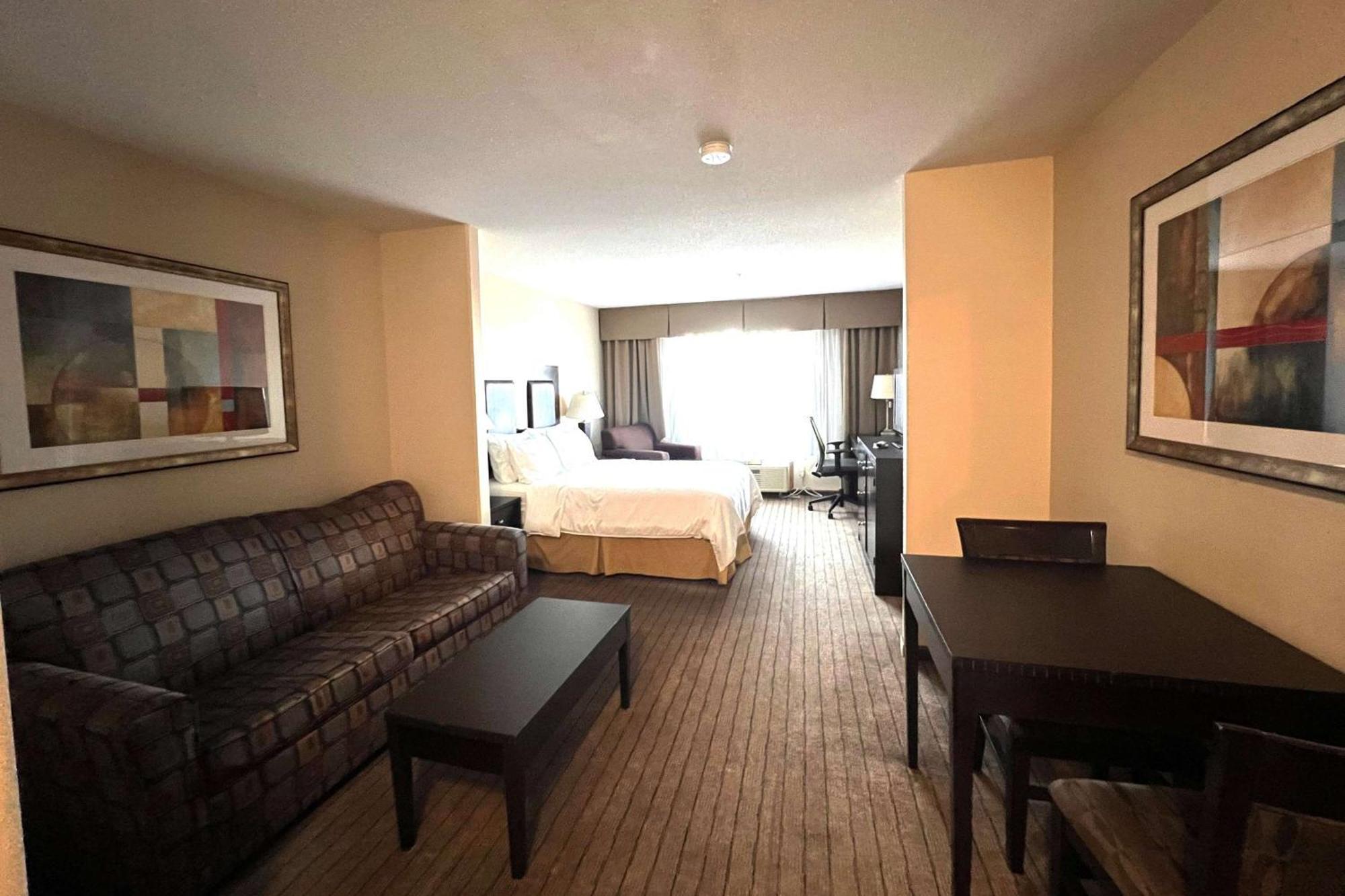 Ramada By Wyndham Prince Albert Bagian luar foto