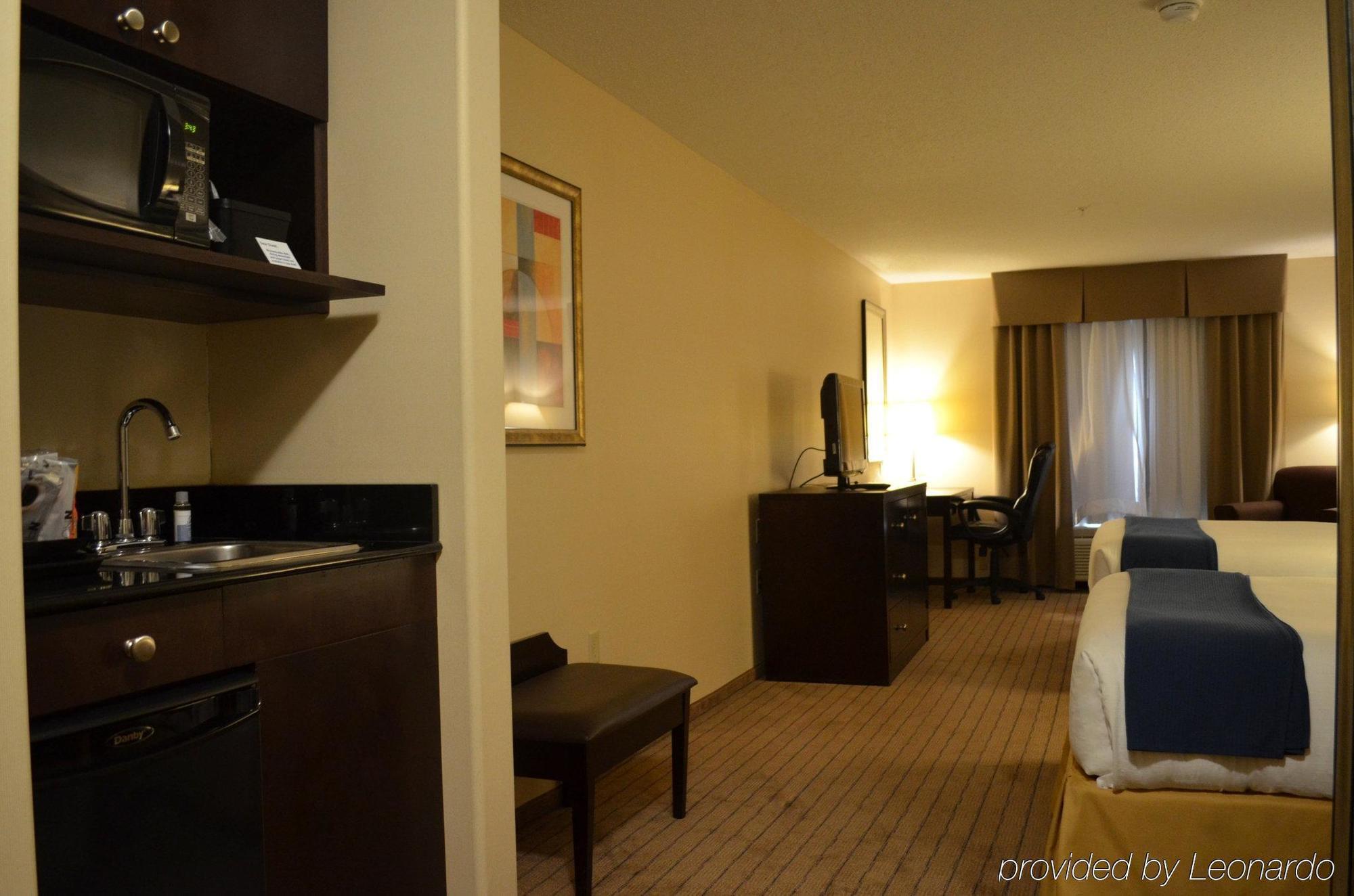 Ramada By Wyndham Prince Albert Bagian luar foto