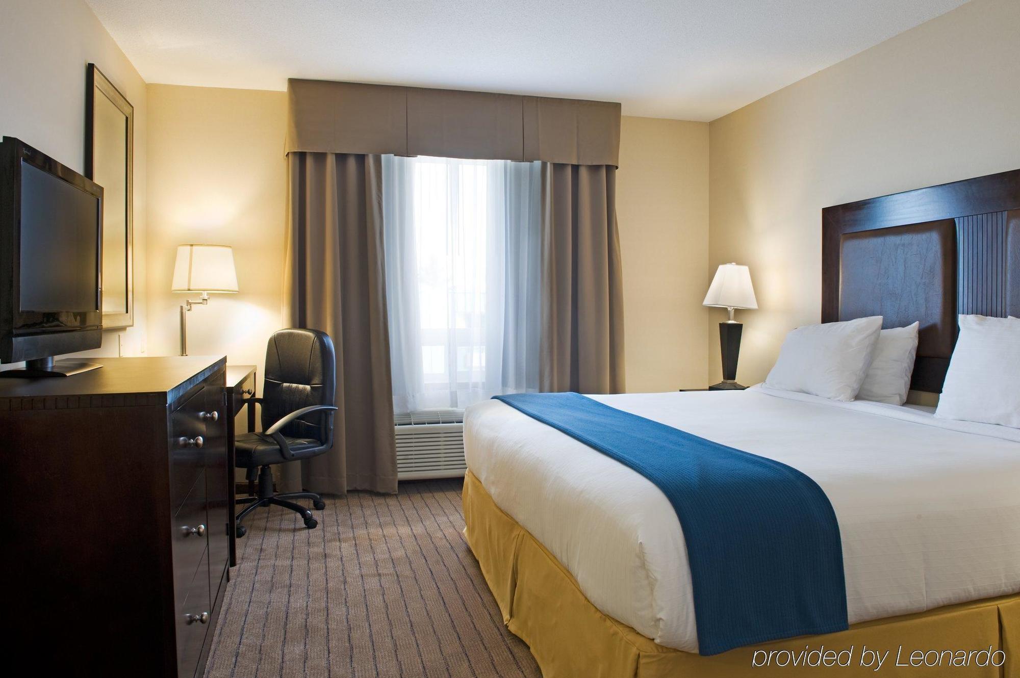 Ramada By Wyndham Prince Albert Bagian luar foto