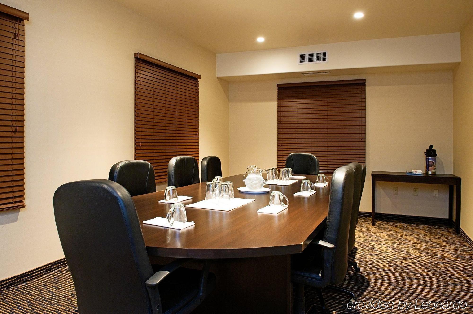 Ramada By Wyndham Prince Albert Bagian luar foto