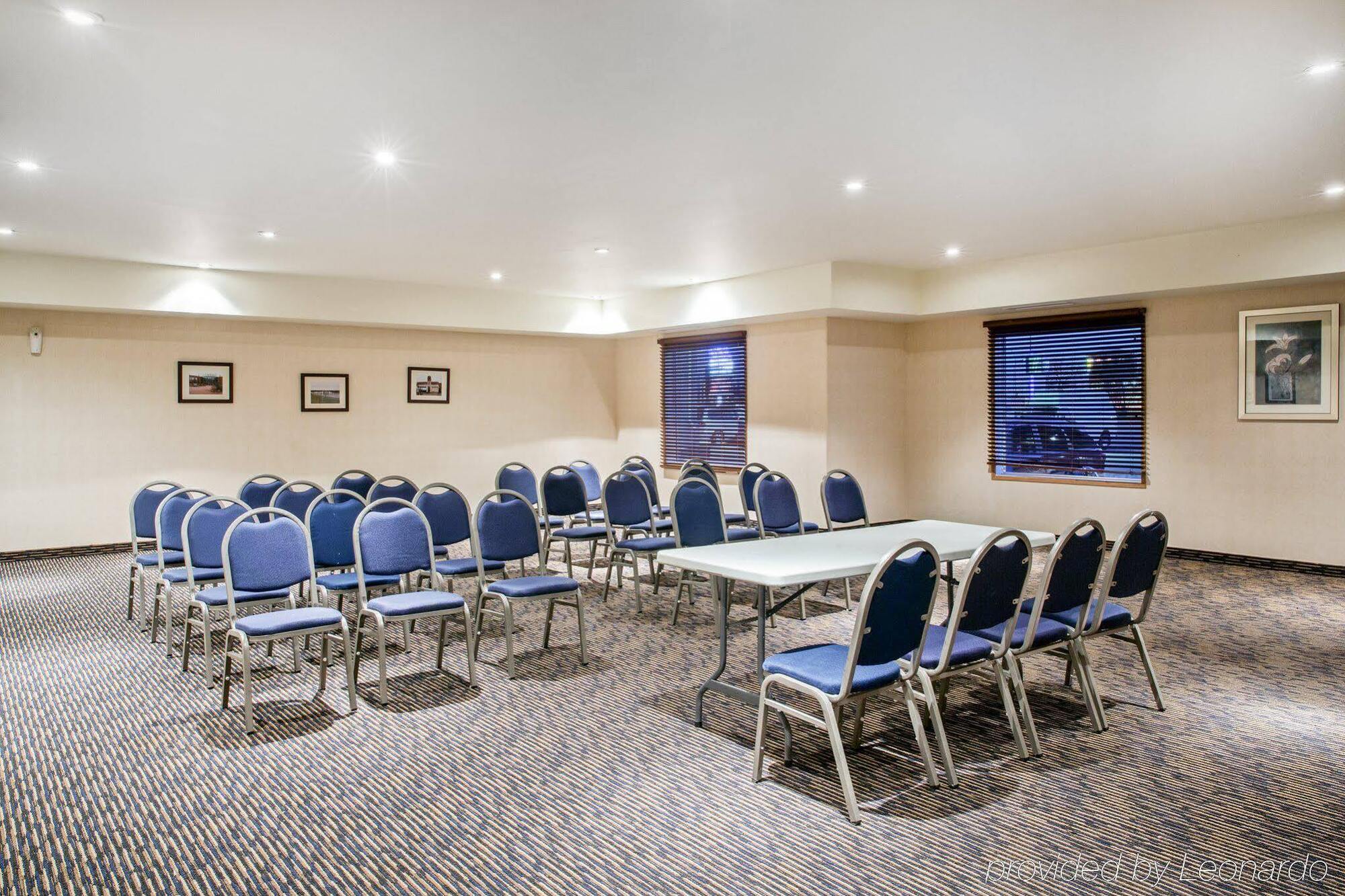 Ramada By Wyndham Prince Albert Bagian luar foto