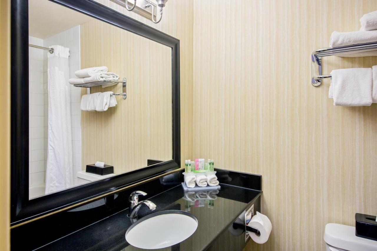 Ramada By Wyndham Prince Albert Bagian luar foto
