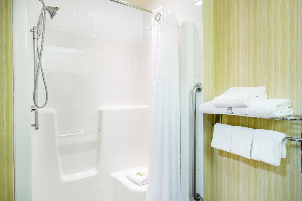 Ramada By Wyndham Prince Albert Bagian luar foto