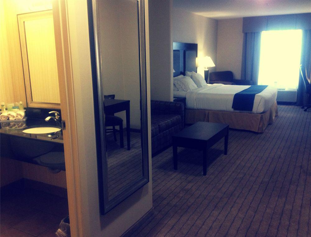 Ramada By Wyndham Prince Albert Bagian luar foto